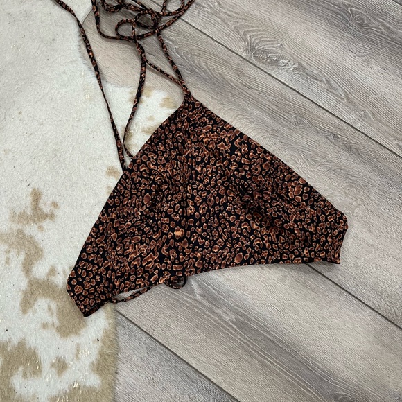 Kittenish leopard print satin tank top - Picture 2 of 5